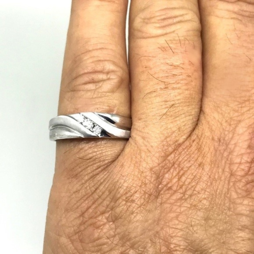 Men's.30 ctw diamond & solid 10 kt heavy WG ring - Picture 6 of 8